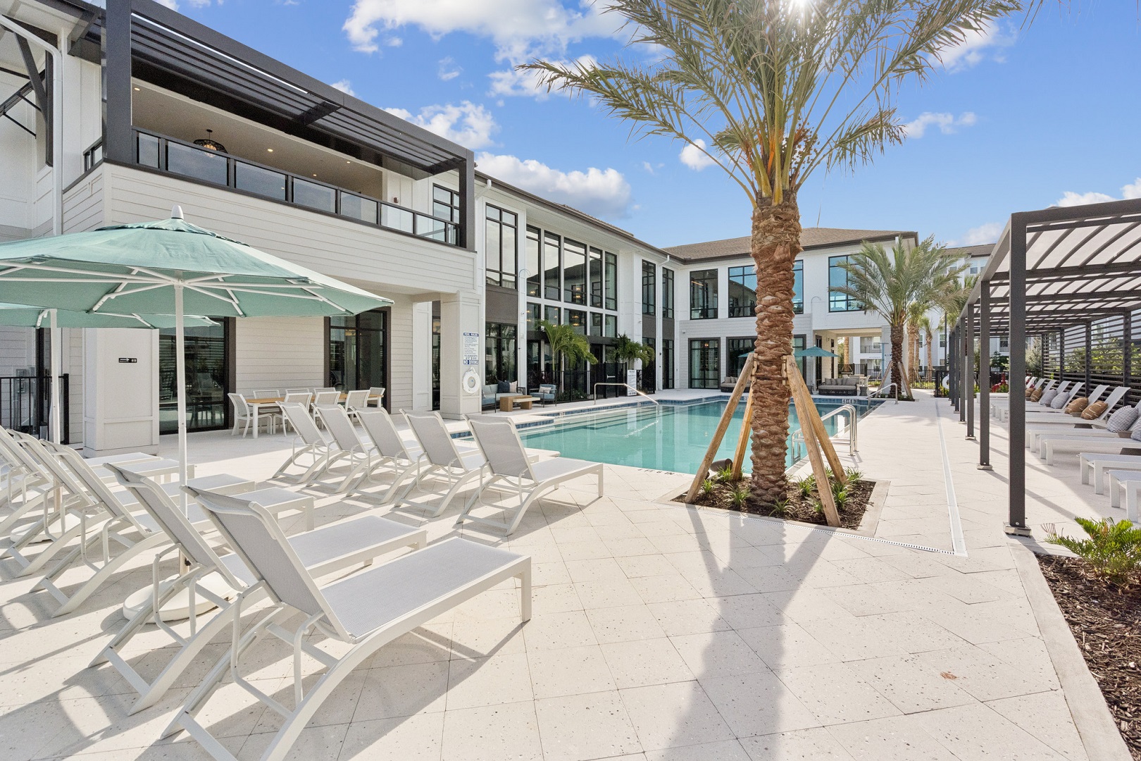 AltonOsprey_LuxuryApartments_Pool_OspreyFlorida
