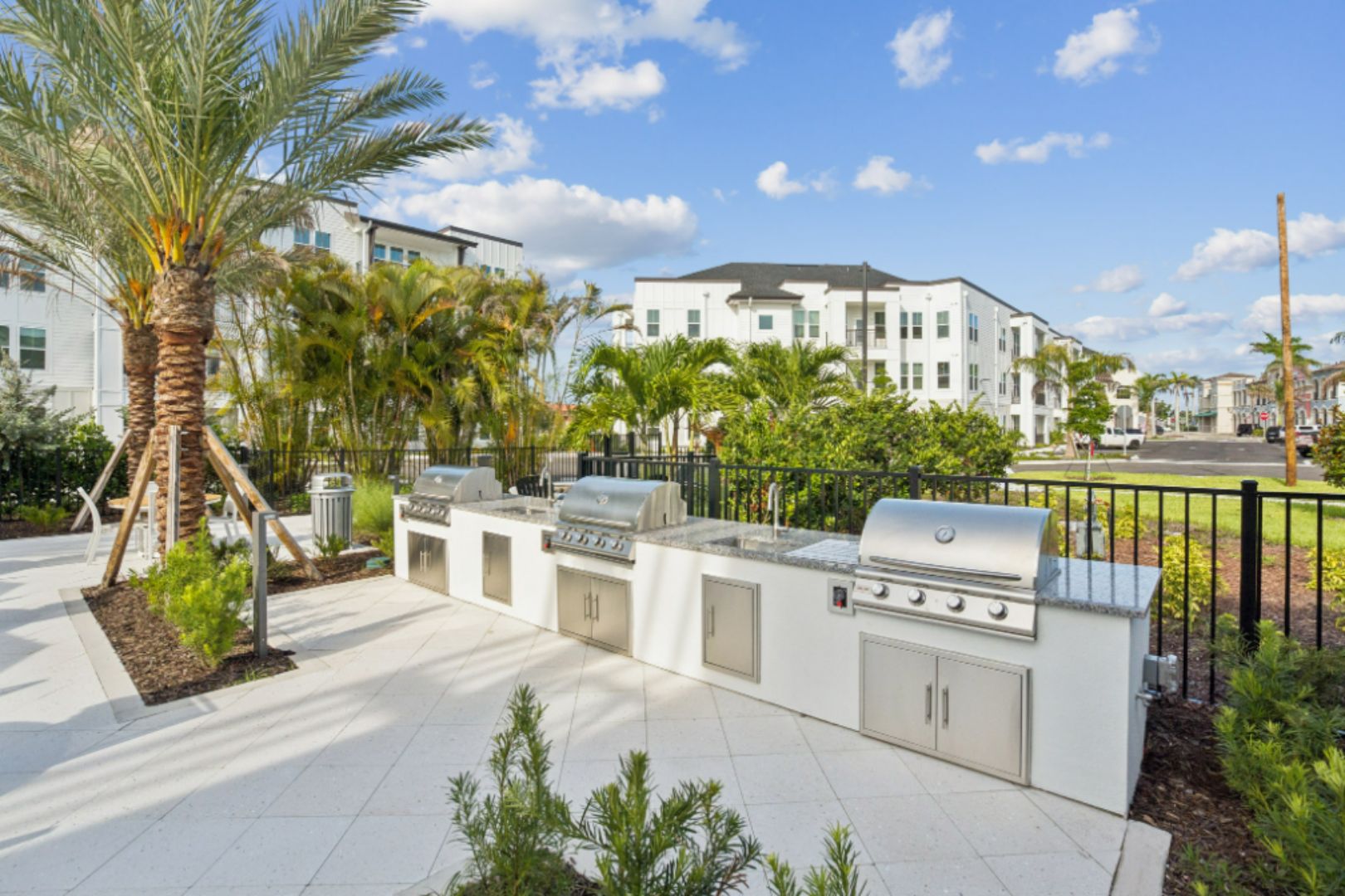 AltonOsprey_LuxuryApartments_PoolGrills_OspreyFlorida