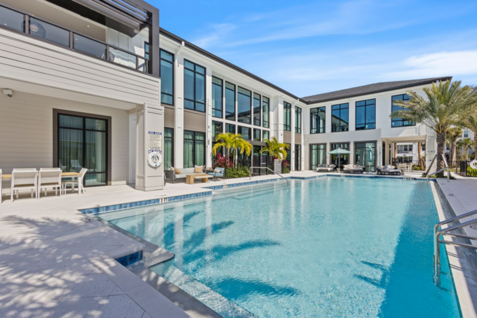 AltonOsprey_LuxuryApartments_Pool_OspreyFlorida