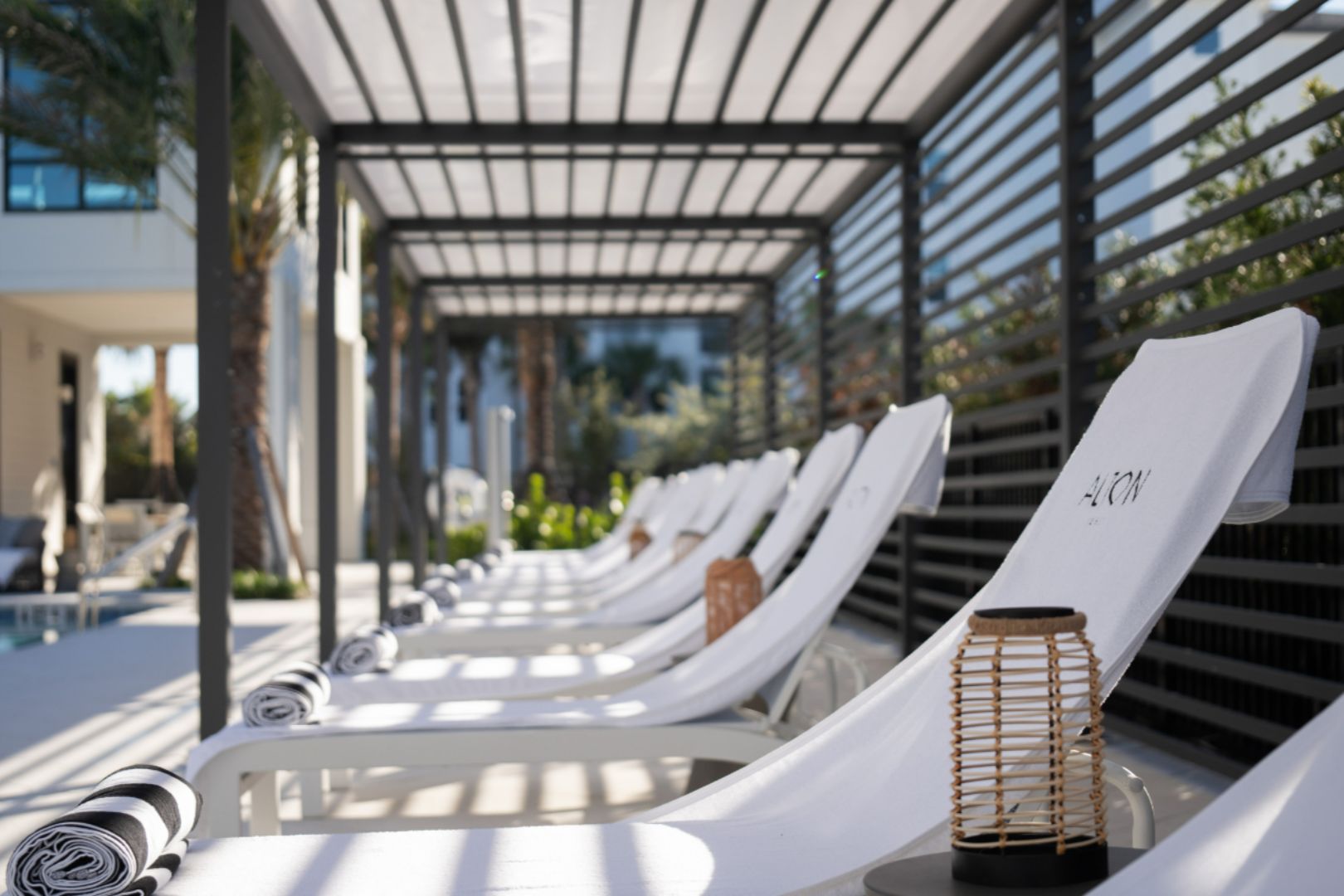 AltonOsprey_LuxuryApartments_Pool_OspreyFlorida