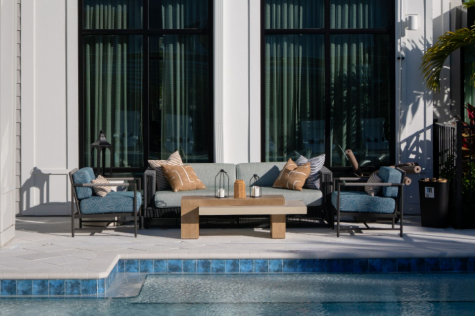 AltonOsprey_LuxuryApartments_Pool_OspreyFlorida