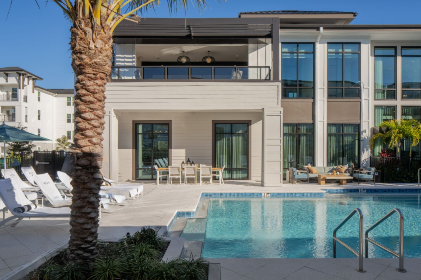 AltonOsprey_LuxuryApartments_Pool_OspreyFlorida