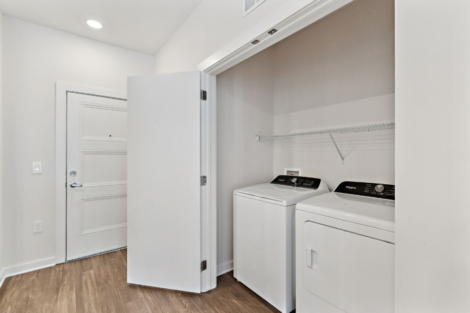 AltonOsprey_LuxuryApartments_Laundry_OspreyFlorida